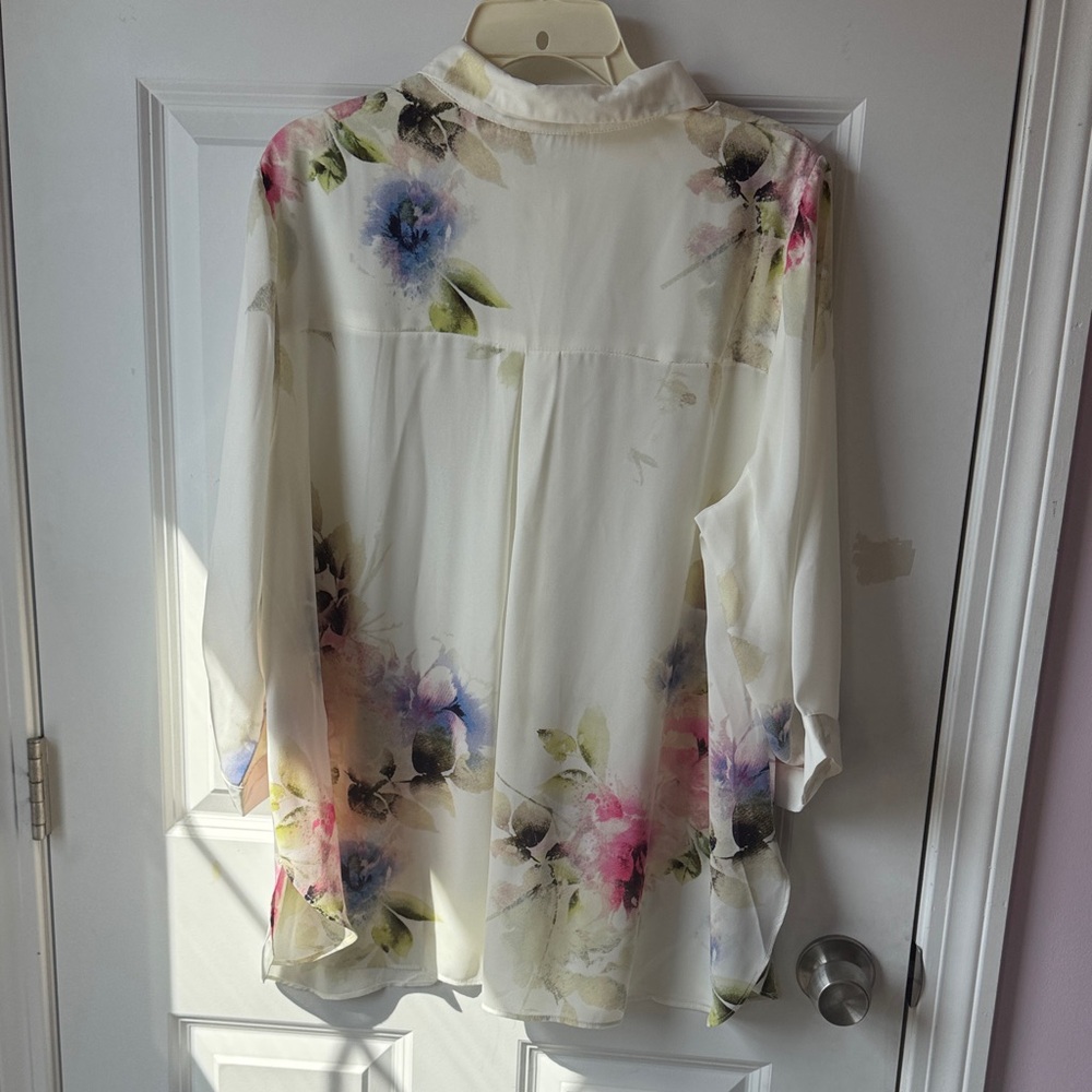 NWT Rose & Olive Cream Floral Sheer Button-Up Blouse - Picture 4 of 4